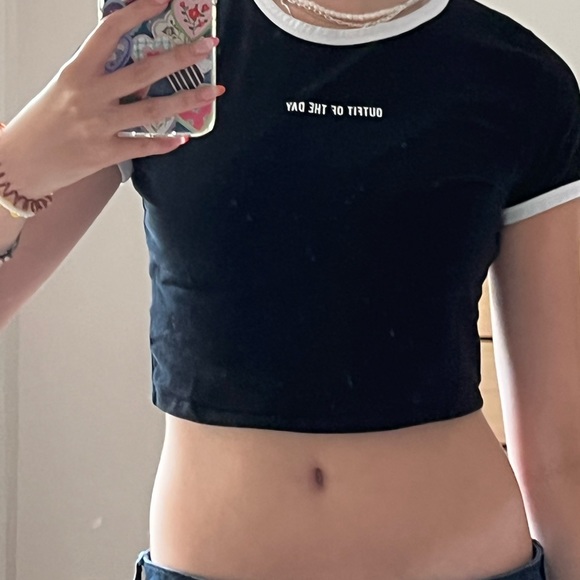 “Outfit of the day” crop top: - Picture 1 of 6